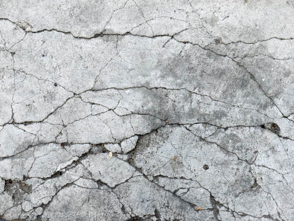 Cracks in concrete Due To Shrinkage
