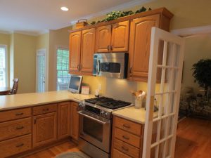 Although you might feel like it is ideal for a home with a traditional set-up walnut kitchen cabinets can also seamlessly blend with modern decor.