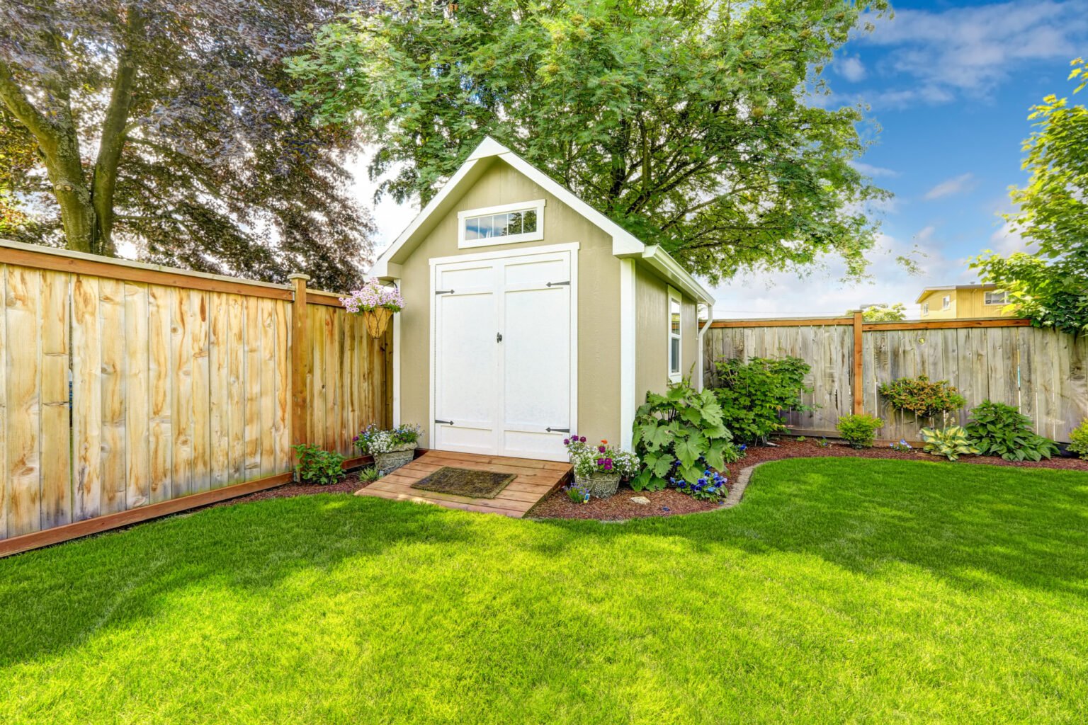 Building a Metal Shed: The Basics, Best Materials, and a How-To Guide