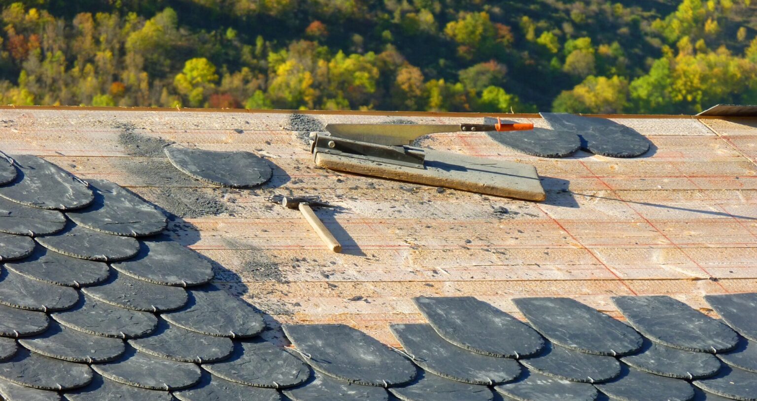 6 Factors to Consider When Hiring Residential Roofing Companies