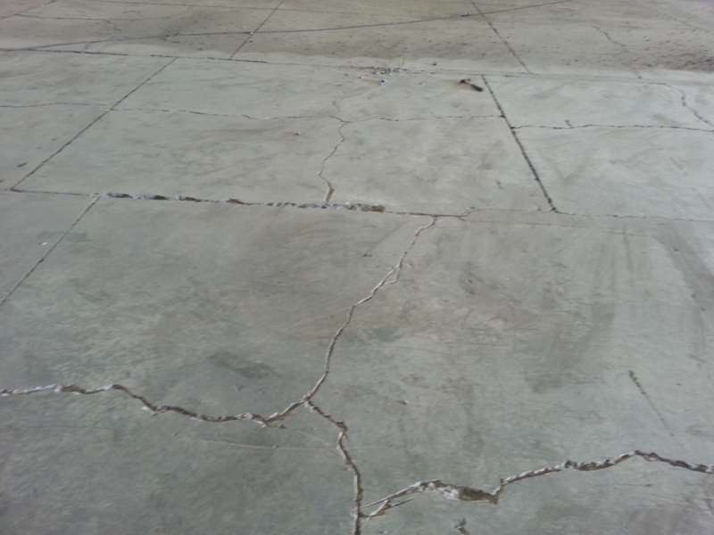 inspect or examine the complete floor for cracks