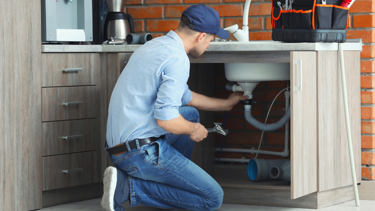 Hire-The-Professionals-For-Plumbing-In-The-Garage