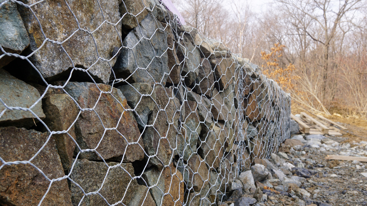 Attach-The-Fence-To-The-Sides-Of-the-Retaining-Wall