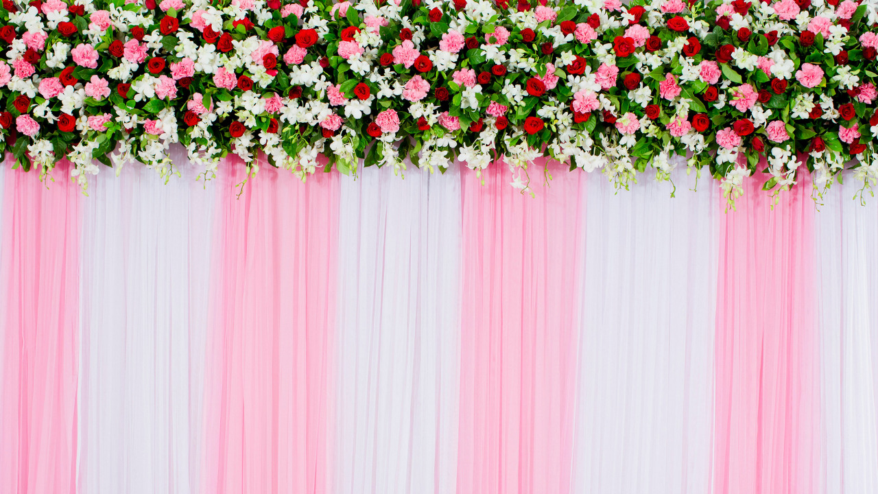 Add-Large-scale-Florals-As-The-Backdrop.