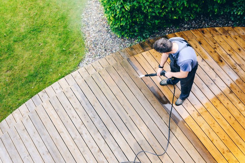 Ma using A Pressure Washer To Clean House