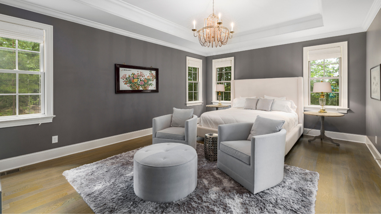 The gray rug in a room with gray color furniture gives a fantastic and dramatic