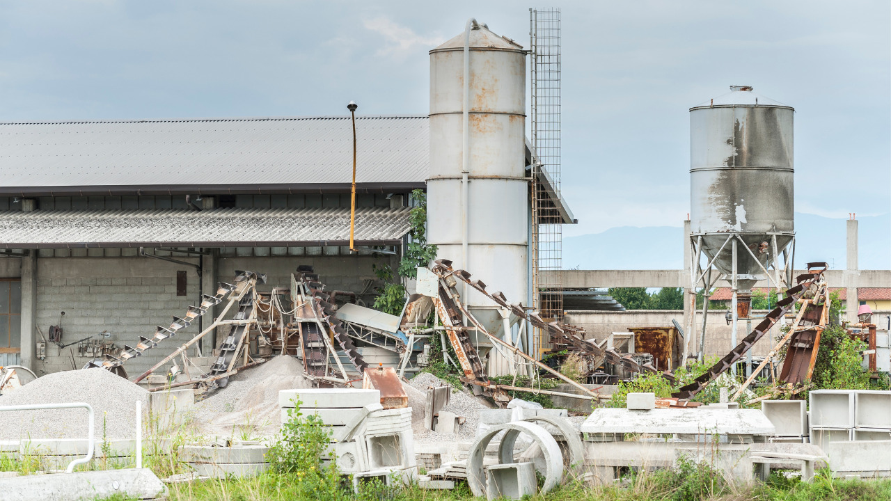 Manufacturing of precast units in a factory