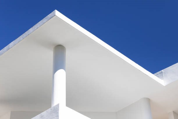 Flat plate of concrete serving as a roof