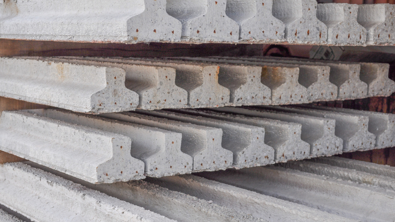 Pre-stressing reinforcement used in prestressed concrete members 