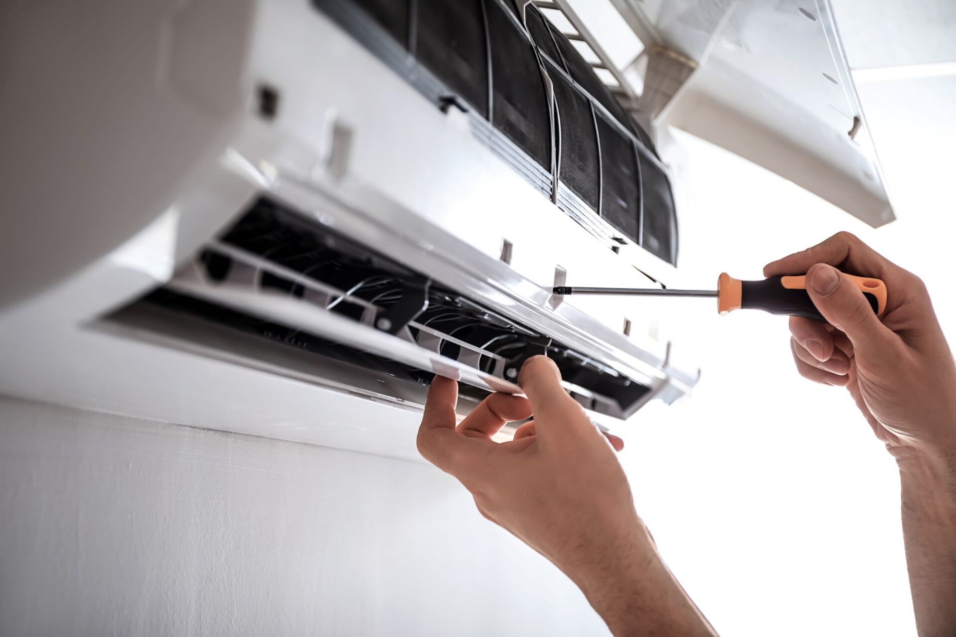 5 Signs Your Air Conditioner Is Leaking Refrigerant